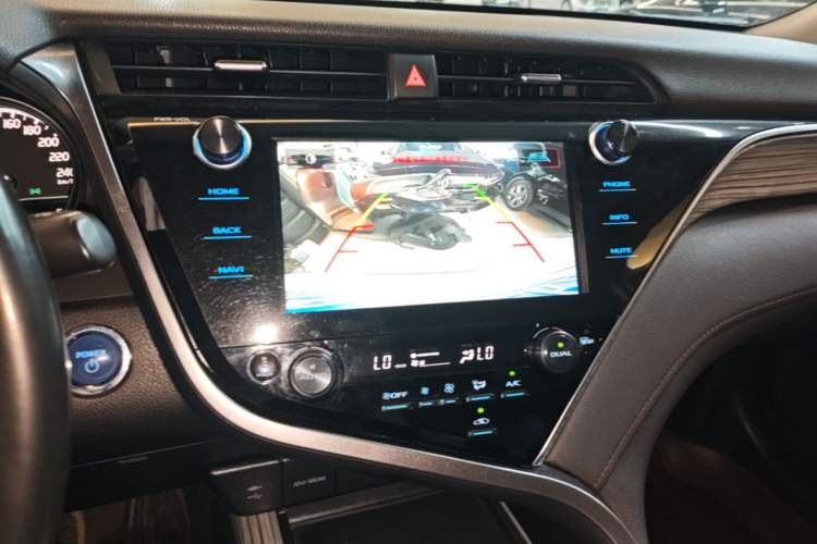 Used Toyota Camry 2019 Dual-Engine 2.5 HG Luxury Edition China VI Standard Audio And AC Panel