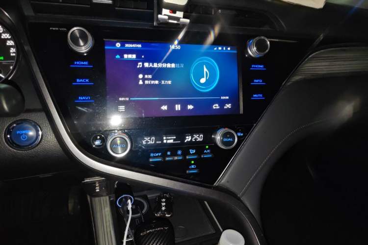 Used Toyota Camry 2019 Dual-Engine 2.5 HG Luxury Edition China VI Standard Audio And AC Panel