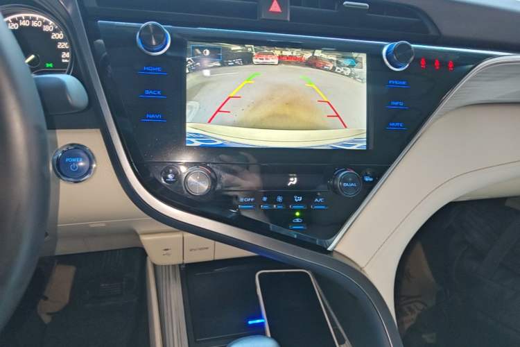 Used Toyota Camry 2019 Dual-Engine 2.5 HG Luxury Edition China VI Standard Audio And AC Panel