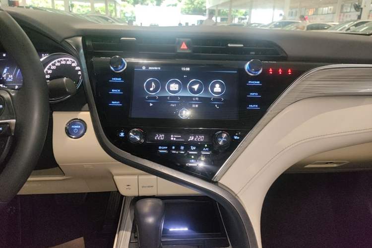 Used Toyota Camry 2019 Dual-Engine 2.5 HG Luxury Edition China VI Standard Audio And AC Panel