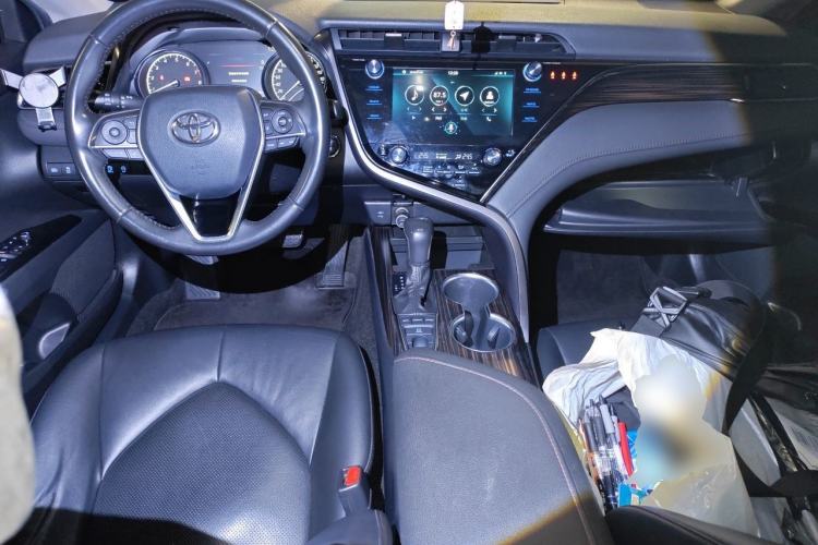 Used Toyota Camry 2019 2.5G Luxury Edition China VI Standard Center Console