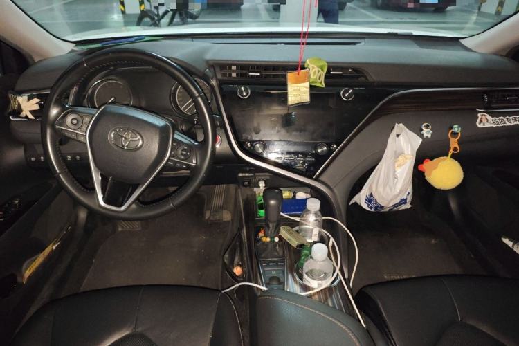 Used Toyota Camry 2019 2.5G Luxury Edition China VI Standard Center Console