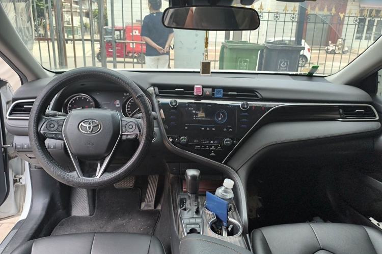 Used Toyota Camry 2019 2.5G Luxury Edition China VI Standard Center Console