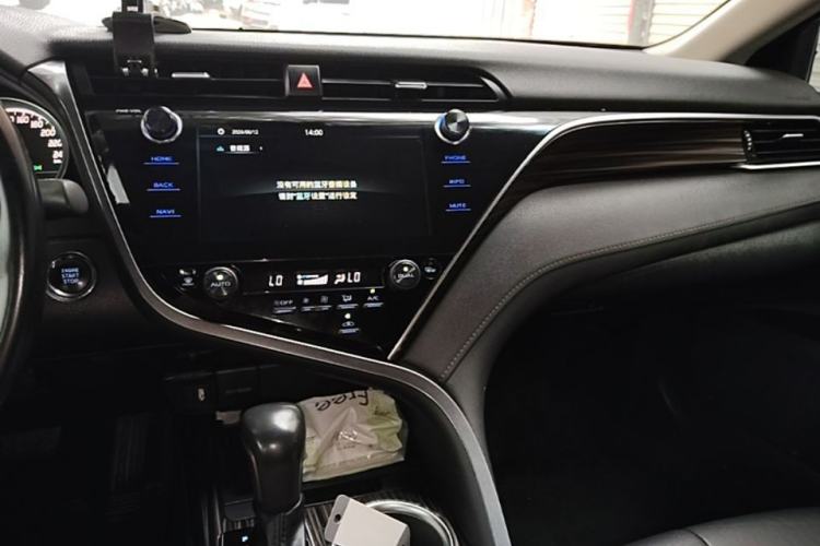 Used Toyota Camry 2019 2.0G Luxury Edition China VI Standard Center Console