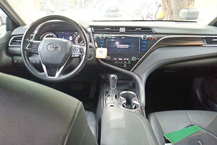 Used Toyota Camry 2019 2.0G Luxury Edition China VI Standard Center Console