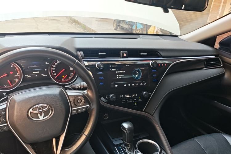 Used Toyota Camry 2019 Revised Version 2.5S Fēngshàng Edition Center Console
