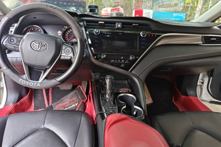 Used Toyota Camry 2019 Revised Version 2.0S Fēngshàng Edition Center Console