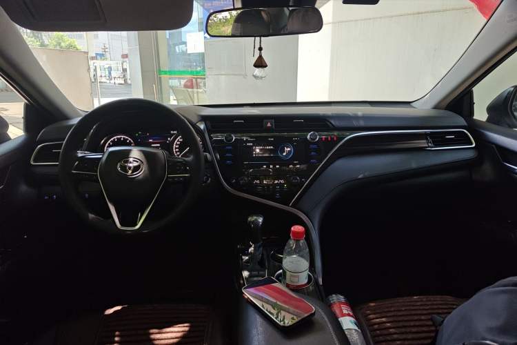 Used Toyota Camry 2019 2.5G Luxury Edition China VI Standard Center Console