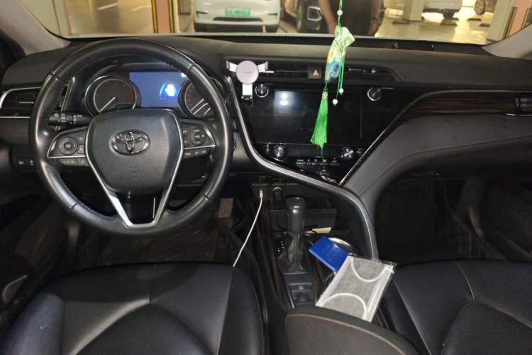 Used Toyota Camry 2019 2.0G Luxury Edition China VI Standard Center Console