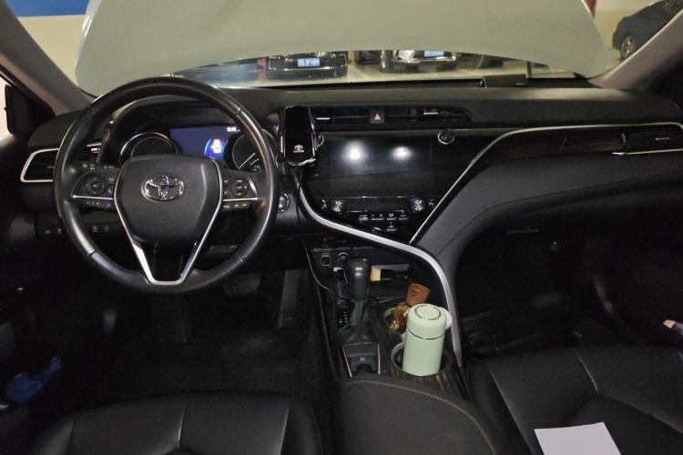 Used Toyota Camry 2019 2.0G Luxury Edition China VI Standard Center Console