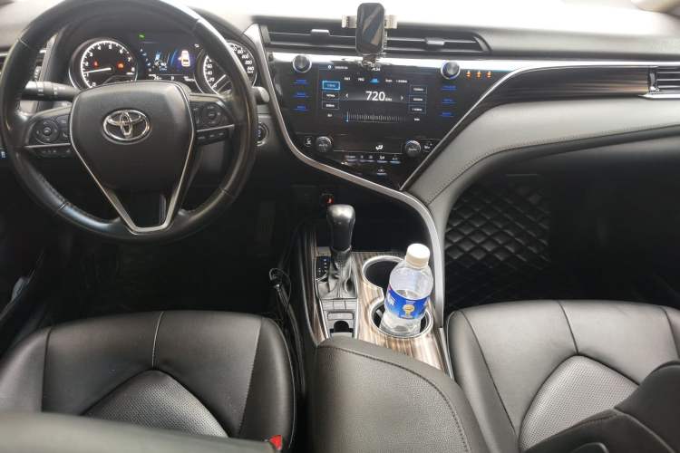 Used Toyota Camry 2019 2.5G Luxury Edition China VI Standard Center Console