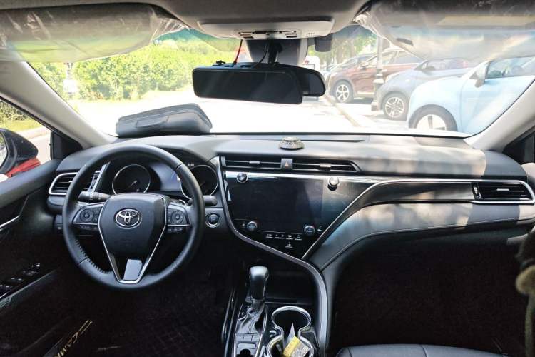 Used Toyota Camry 2019 2.5S FENGSHANG Version China VI Standard Center Console