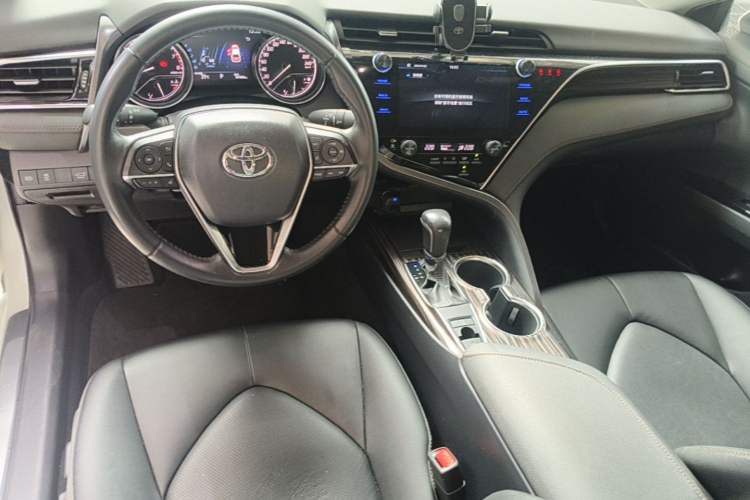 Used Toyota Camry 2019 2.0G Luxury Edition China VI Standard Center Console