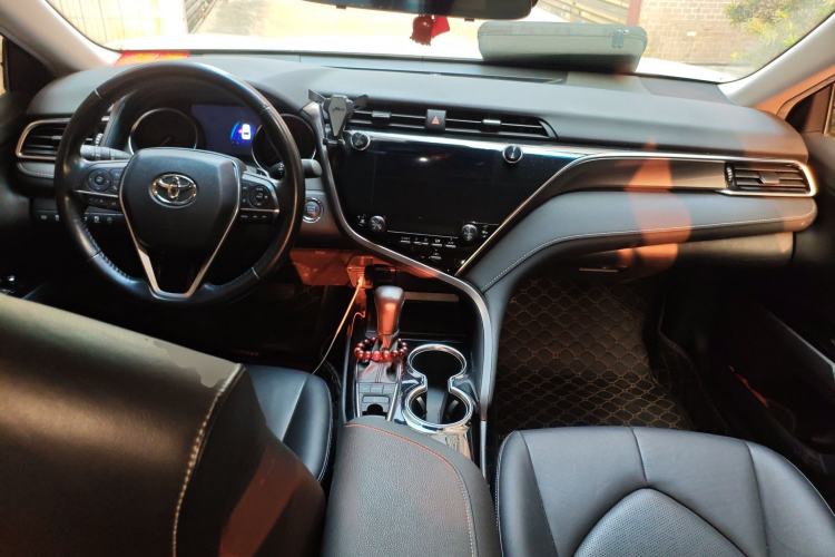 Used Toyota Camry 2019 2.5S FENGSHANG Version China VI Standard Center Console