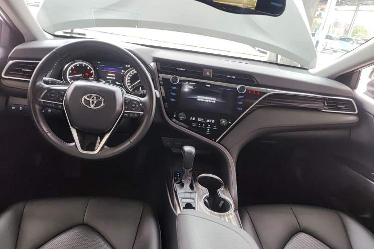 Used Toyota Camry 2019 2.5G Luxury Edition China VI Standard Center Console