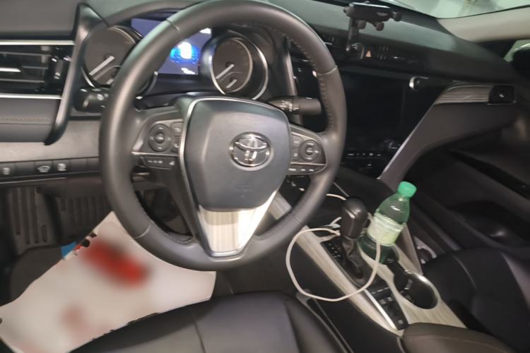 Used Toyota Camry 2019 Dual-Engine 2.5 HG Luxury Edition China VI Standard Center Console