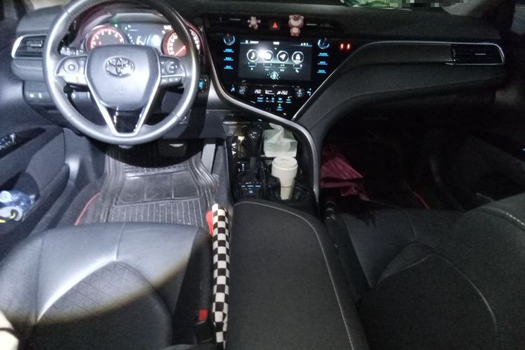 Used Toyota Camry 2019 Revised Version 2.5S Fēngshàng Edition Center Console
