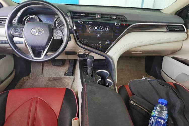 Used Toyota Camry 2019 2.0G Luxury Edition China VI Standard Center Console