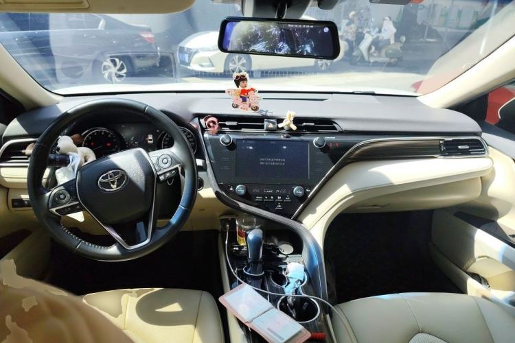 Used Toyota Camry 2019 2.5G Luxury Edition China VI Standard Center Console