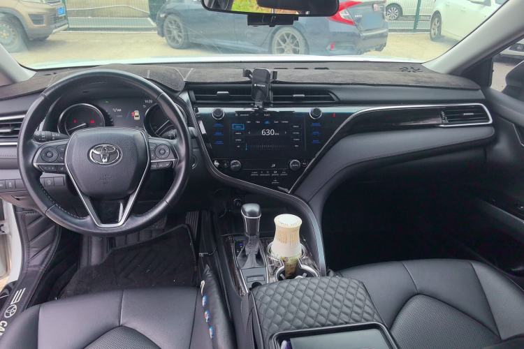 Used Toyota Camry 2019 2.0G Luxury Edition China VI Standard Center Console