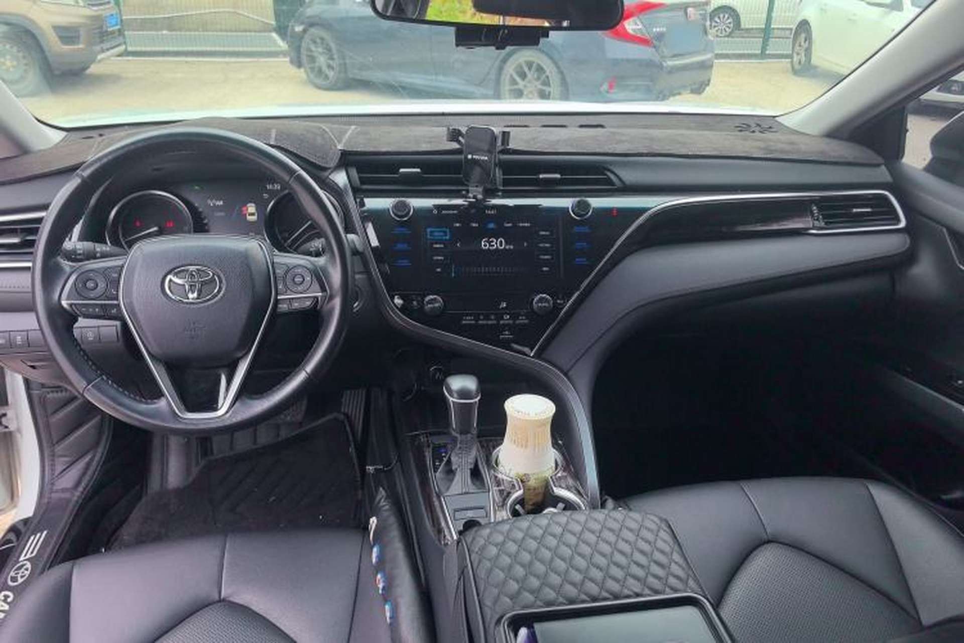 Used Toyota Camry 2019 2.0G Luxury Edition China VI Standard Center Console