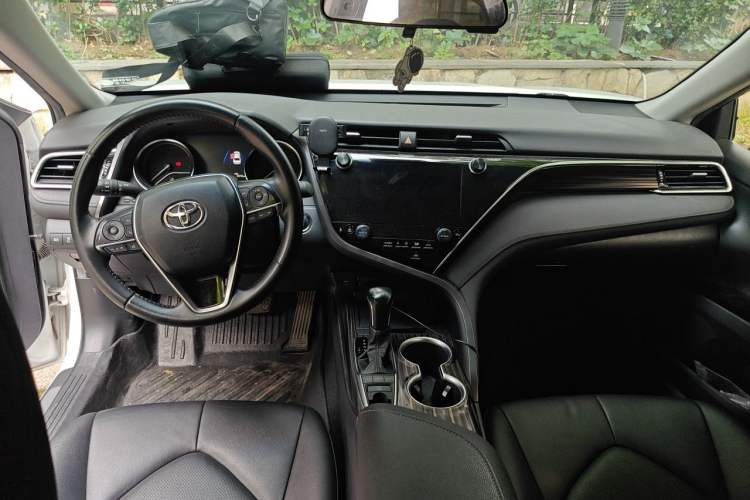 Used Toyota Camry 2019 2.5G Luxury Edition China VI Standard Center Console