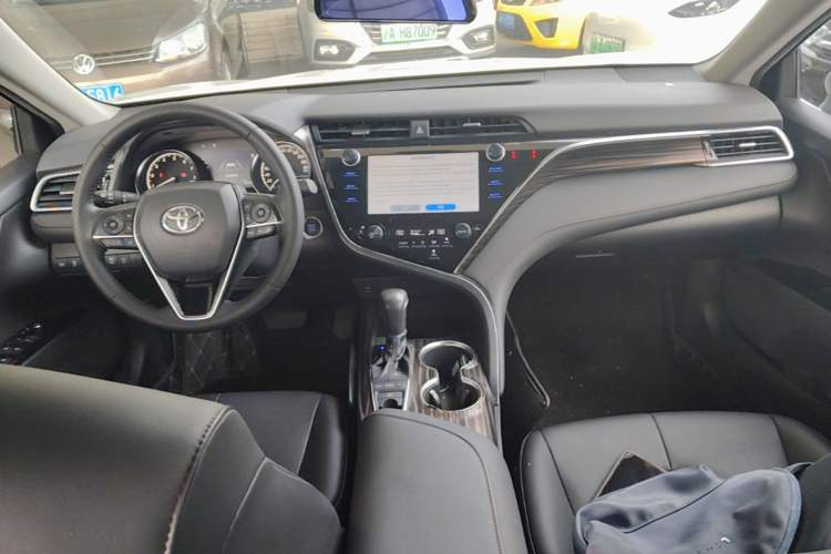Used Toyota Camry 2019 2.5G Luxury Edition China VI Standard Center Console