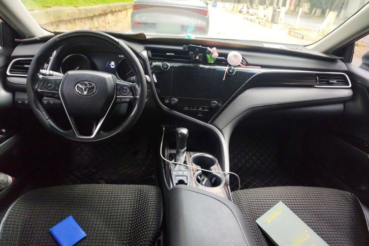 Used Toyota Camry 2019 2.5G Luxury Edition China VI Standard Center Console