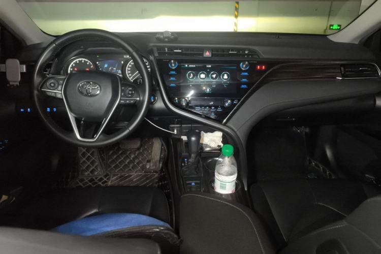 Used Toyota Camry 2019 2.0G Luxury Edition China VI Standard Center Console