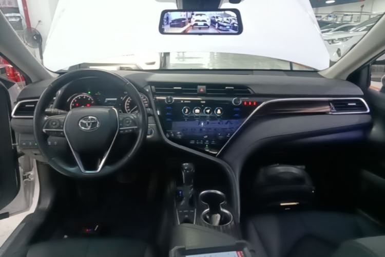 Used Toyota Camry 2019 2.5G Luxury Edition China VI Standard Center Console