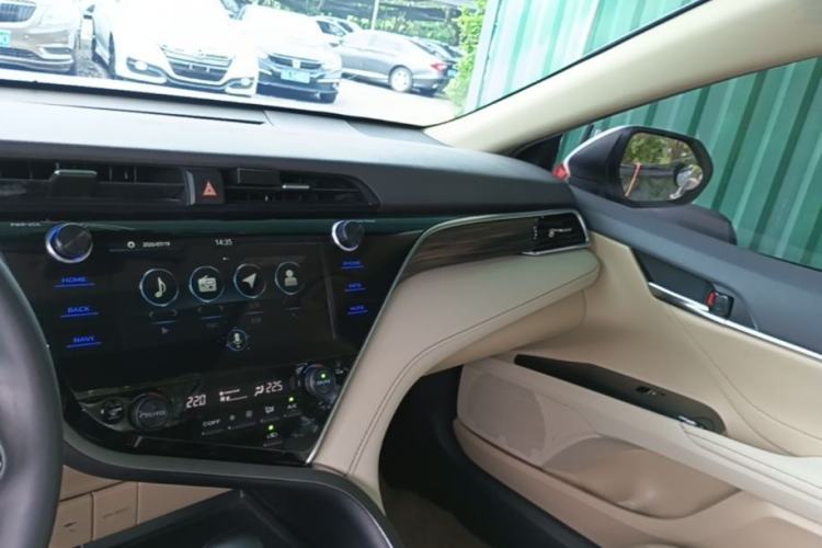 Used Toyota Camry 2019 2.5G Luxury Edition China VI Standard Center Console