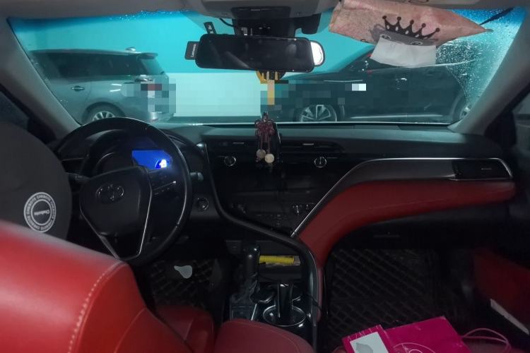 Used Toyota Camry 2019 2.5S FENGSHANG Version China VI Standard Center Console