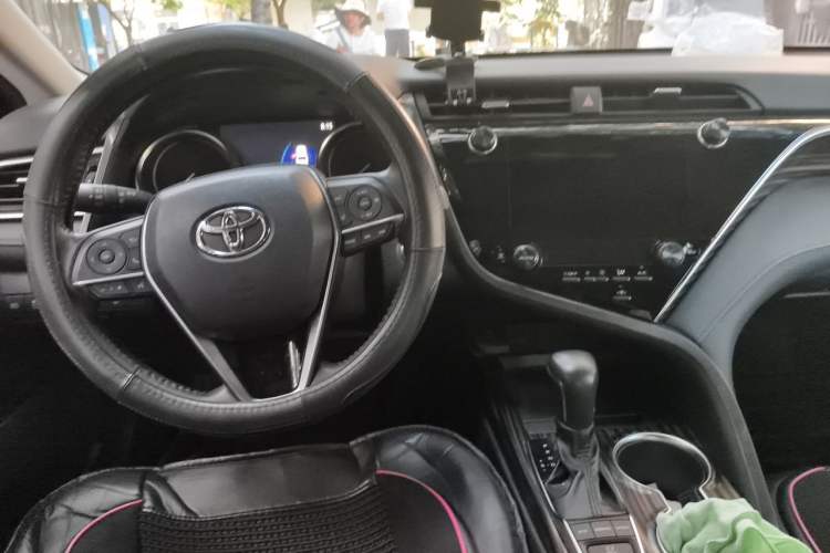 Used Toyota Camry 2019 2.5G Luxury Edition China VI Standard Center Console