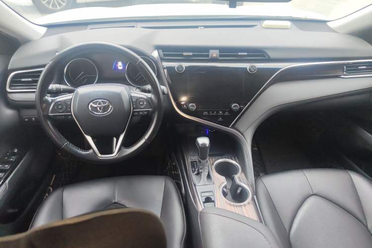 Used Toyota Camry 2019 2.0G Luxury Edition China VI Standard Center Console