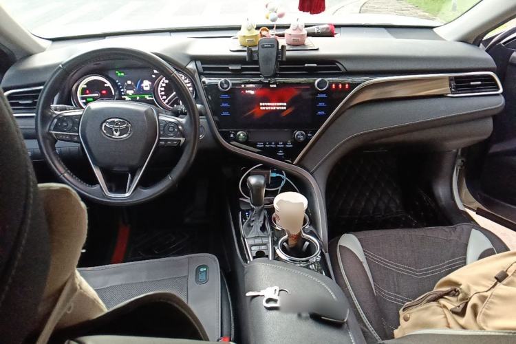 Used Toyota Camry 2019 Revised Version Dual-Engine 2.5 HS Fēngshàng Edition Center Console