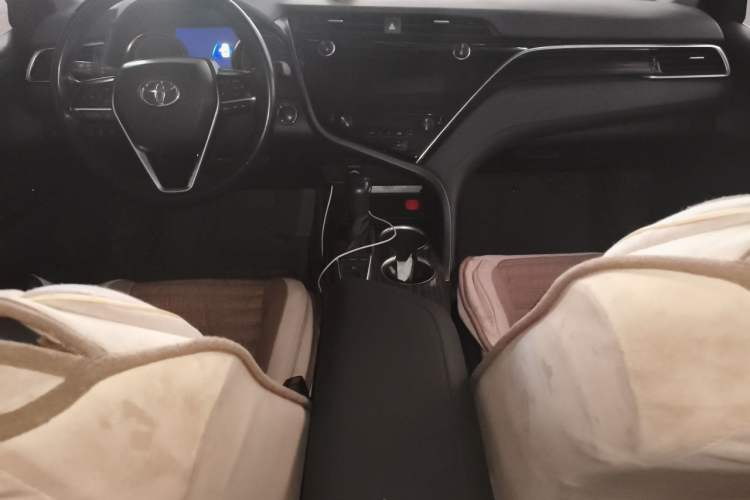 Used Toyota Camry 2019 2.5G Luxury Edition China VI Standard Center Console