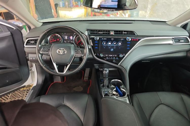Used Toyota Camry 2019 2.5S FENGSHANG Version China VI Standard Center Console