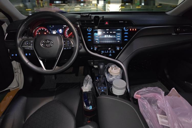Used Toyota Camry 2019 2.0S FENGSHANG Version China VI Standard Center Console