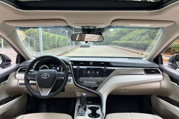 Used Toyota Camry 2019 Dual-Engine 2.5 HG Luxury Edition China VI Standard Center Console