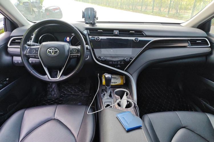 Used Toyota Camry 2019 2.0G Luxury Edition China VI Standard Center Console