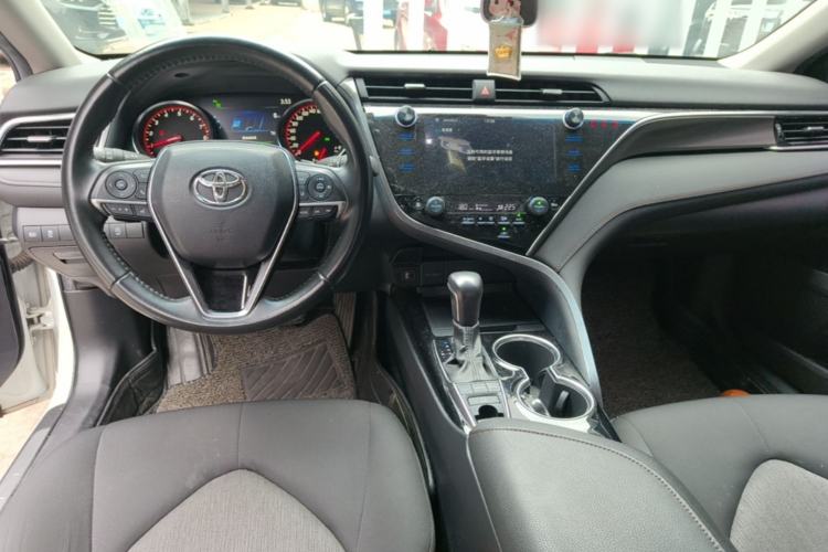 Used Toyota Camry 2019 2.0S FENGSHANG Version China VI Standard Center Console