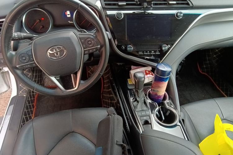 Used Toyota Camry 2019 Revised Version 2.5S Fēngshàng Edition Center Console
