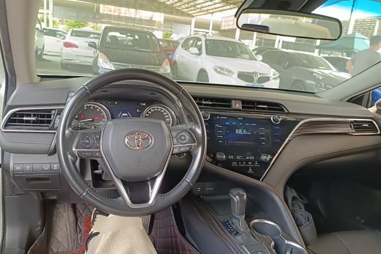 Used Toyota Camry 2019 2.0G Luxury Edition China VI Standard Center Console