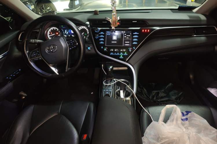 Used Toyota Camry 2019 2.5G Luxury Edition China VI Standard Center Console