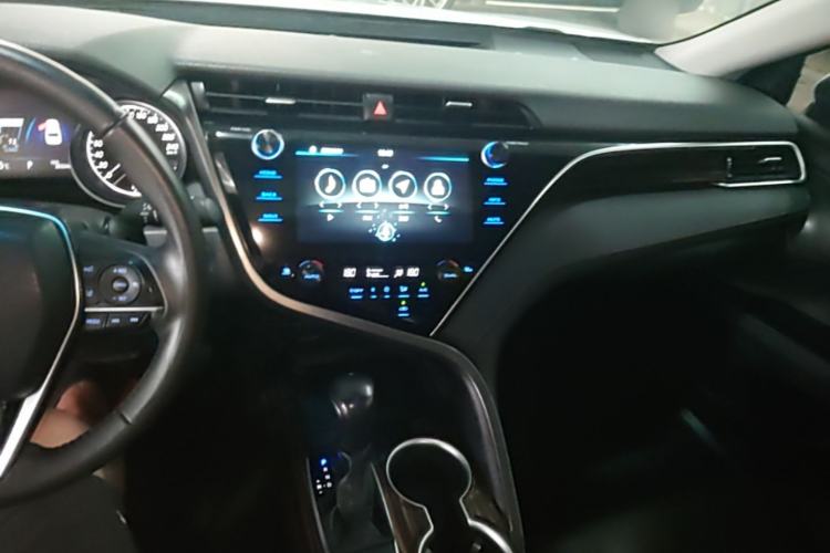 Used Toyota Camry 2019 Revised Version 2.0G Luxury Edition Center Console