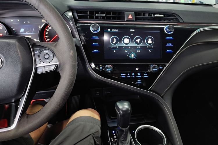 Used Toyota Camry 2019 Revised Version 2.0S Fēngshàng Edition Center Console