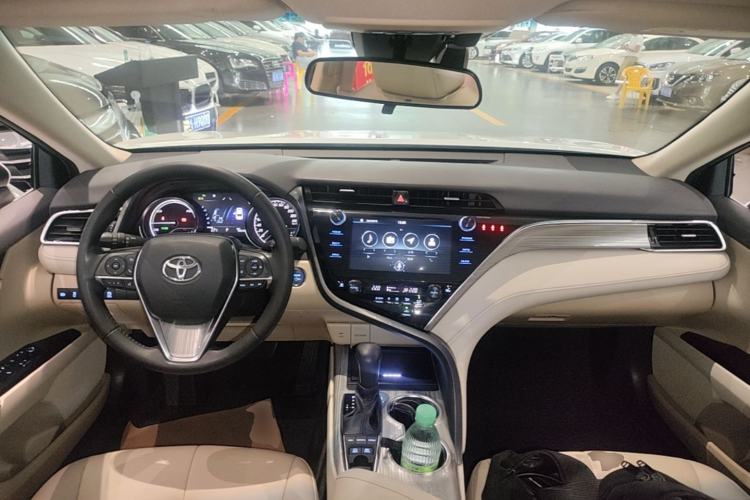 Used Toyota Camry 2019 Dual-Engine 2.5 HG Luxury Edition China VI Standard Center Console