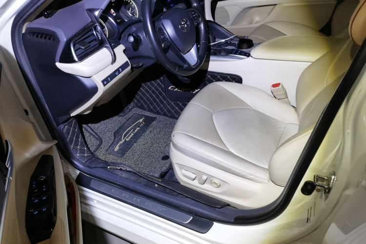 Used Toyota Camry 2019 Dual-Engine 2.5 HG Luxury Edition China VI Standard Driver Seat