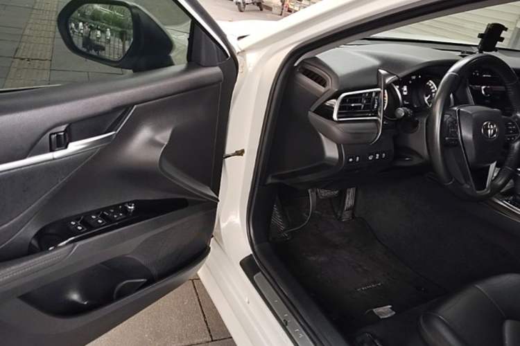 Used Toyota Camry 2019 2.0G Luxury Edition China VI Standard Driver Seat