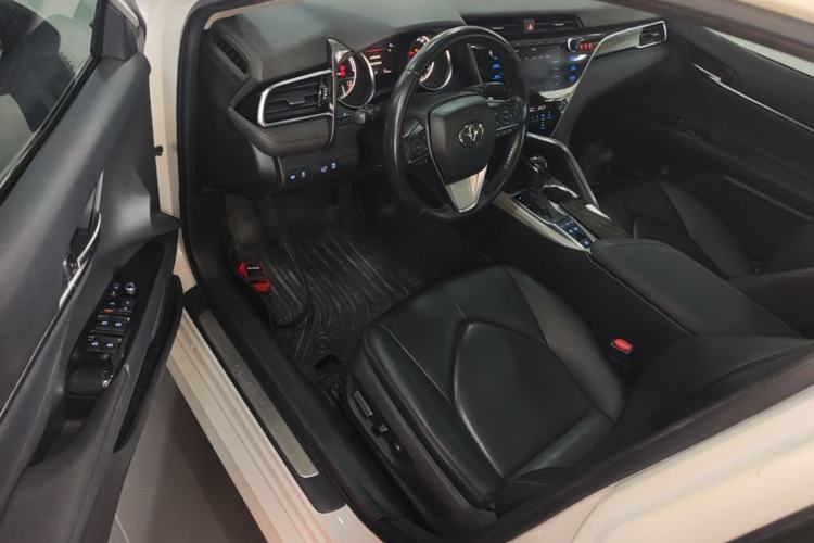 Used Toyota Camry 2019 Dual-Engine 2.5 HG Luxury Edition China VI Standard Driver Seat